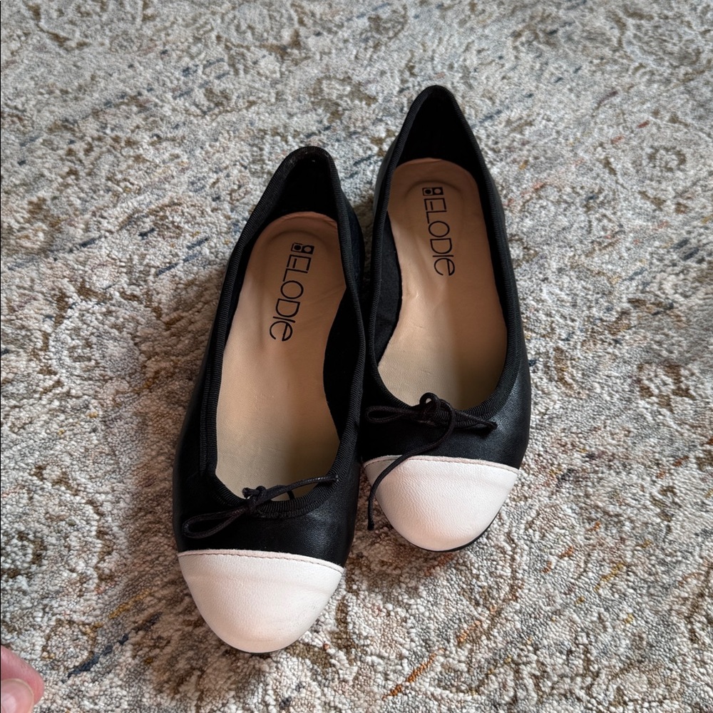 Black and White Elodie Women's Flats - size 6